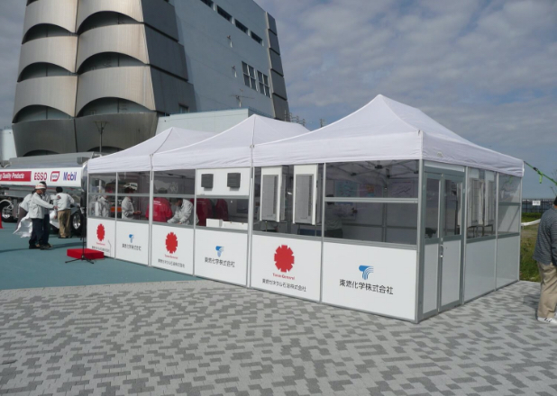 全面フルパネル、エアコン、換気扇、アクリル窓、出入口用扉など、屋内環境に匹敵する快適性の実現