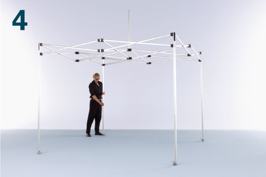 4本の支柱をそれぞれ伸ばせば設営完了